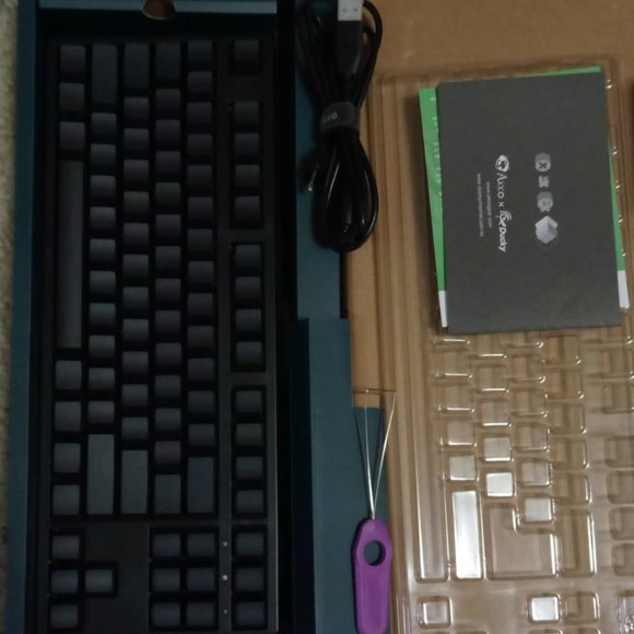 Ducky Zero 3087 mechanical keyboard, Cherry MX red switches - Picture 1 of 4